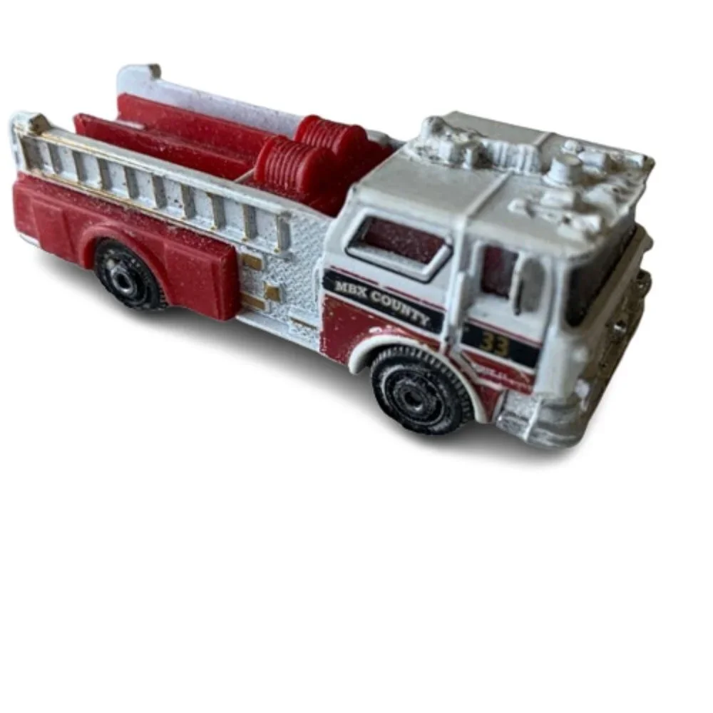 2014 Matchbox 1975 Mack CF Pumper Diecast Fire Truck MB864 - Picture 1 of 7